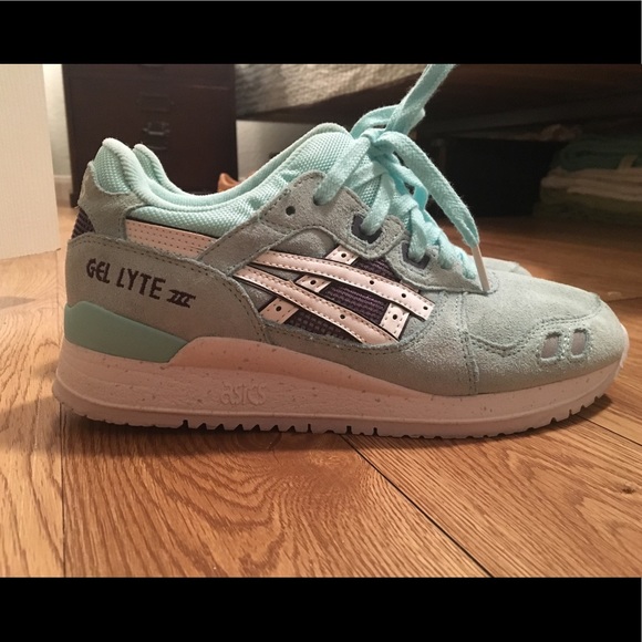 asics gel lyte iii size 6